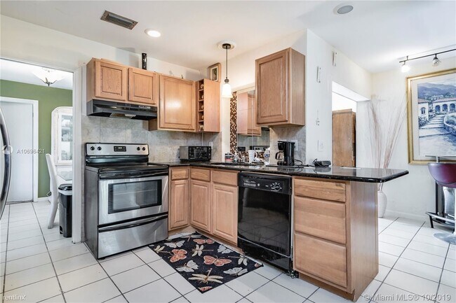 Building Photo - 3 br, 2 bath House - 7804 NW 41st St