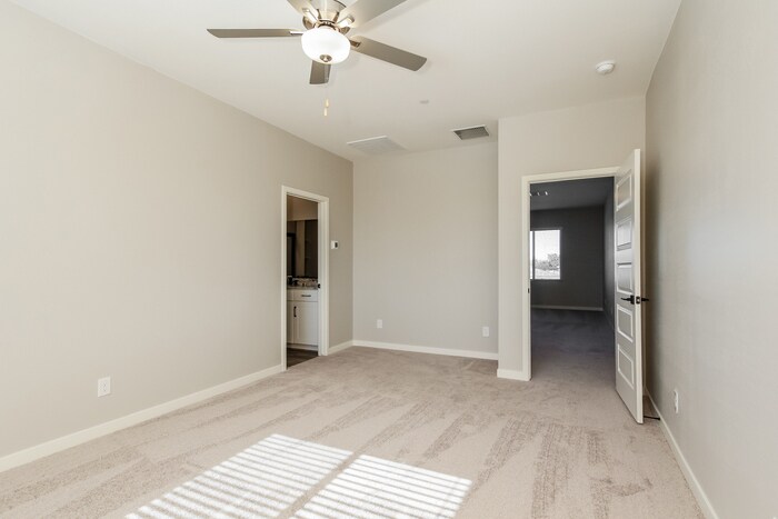 Building Photo - 11509 W Cumberland Dr
