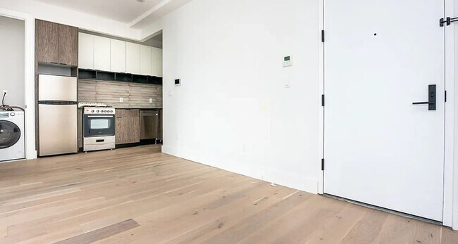Building Photo - 491 Evergreen Avenue
