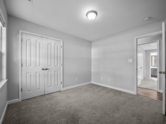 Building Photo - Welcome to Woodbury Farm!