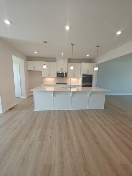 Building Photo - 109 S Durham Dr