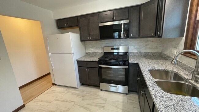 Building Photo - 4532 Maple Ave