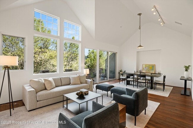 Building Photo - 302 Wild Spring Ln