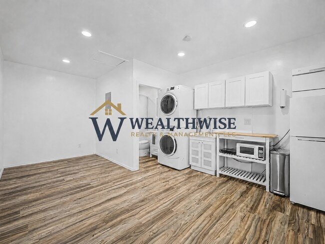 Building Photo - Private Studio Casita Near the University of Arizona Private gated covered parking!