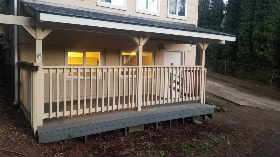 Building Photo - 1535 Madrona Point