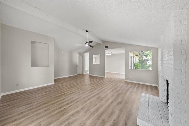 Building Photo - 2404 Broken Oak Dr