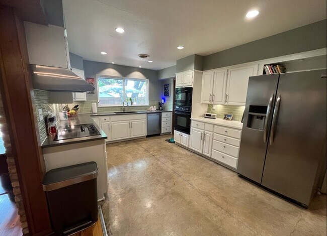 Building Photo - 2710 Marlborough Dr