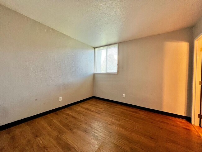 Building Photo - NShields632 (KC-LN-KB)