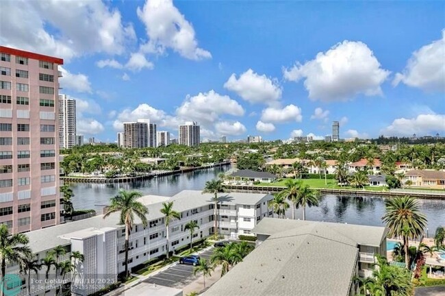 Building Photo - 3113 S Ocean Dr