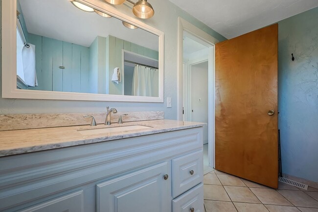 Building Photo - WINTER RENTAL: Painters Perch on Rocky Neck
