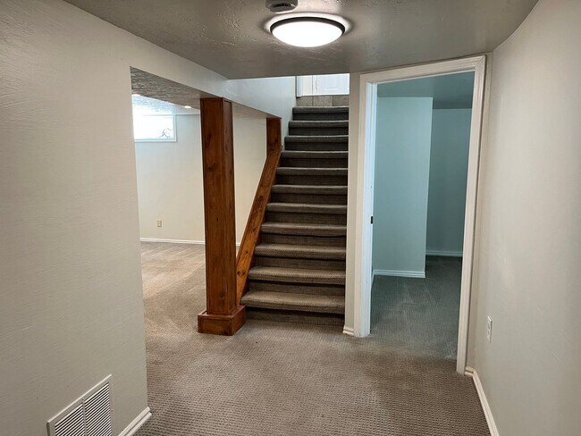 Building Photo - Charming 4 Bedroom 2 Bath Home in Sugarhouse!