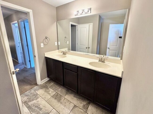 Building Photo - Luxury, Style, Gated Community, 4 Bedroom ...