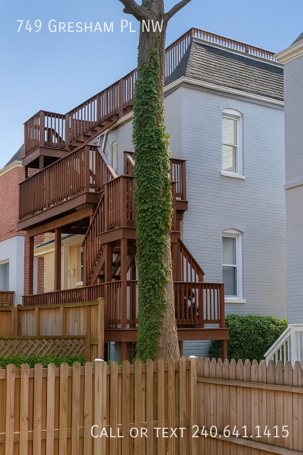 Building Photo - 749 Gresham Pl NW