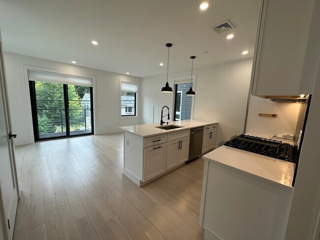 Building Photo - 14 Geneva St