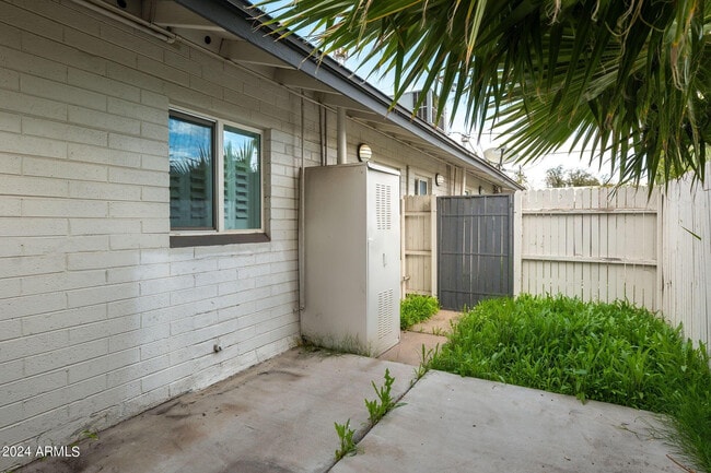 Building Photo - 512 E Roanoke Ave