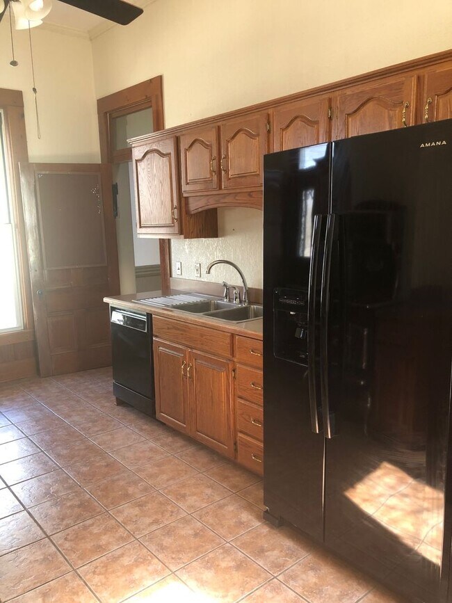 Building Photo - 4 Bed, 2 Bath, Home Office, Pet Friendly!!