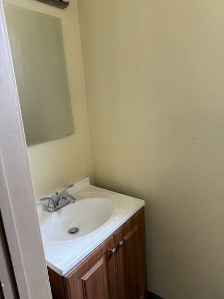 Powder Room (attached to Primary) - 523 N Willow Ave