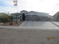 Building Photo - Newer home