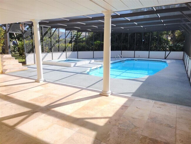 Building Photo - 805 La Guna Dr