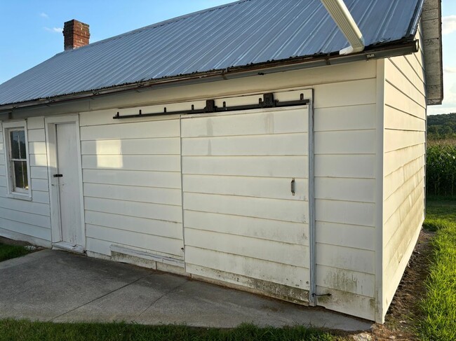 Building Photo - 484 Celebration Hill Rd