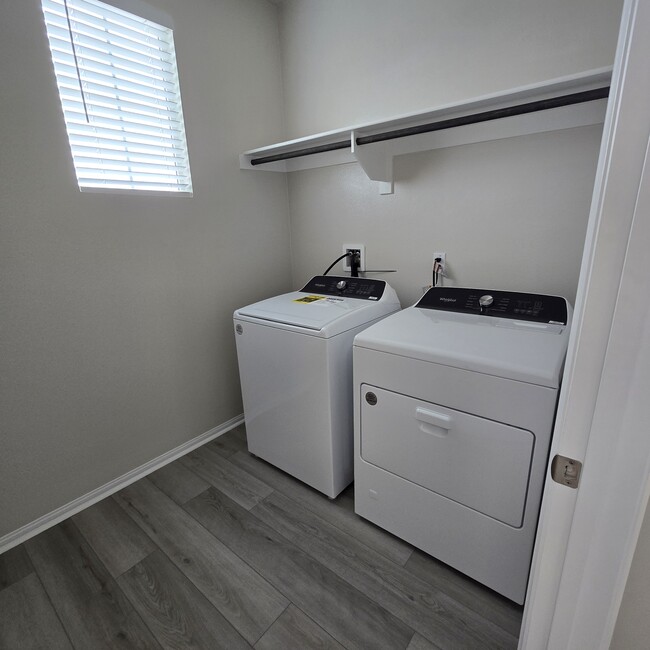 Washer/Dryer - 32871 Forgecroft St