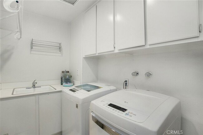 Building Photo - 20 Amato