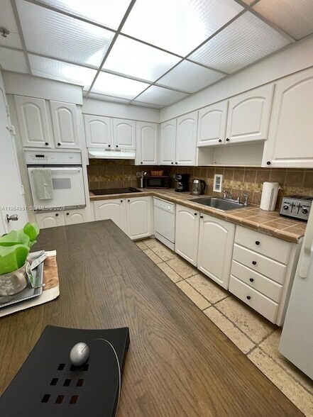 Building Photo - 3901 S Ocean Dr