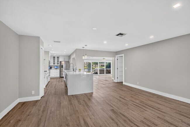 Building Photo - 14624 Country Side Ln