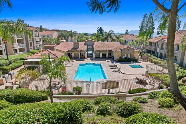 Building Photo - 1020 La Terraza Cir