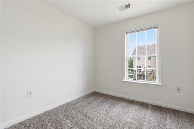 Building Photo - 32 Mabel Ln