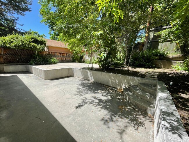 Building Photo - One Bedroom Apartment, Salt Lake City, $13...