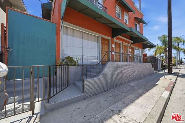 Building Photo - 5754 Melrose Ave