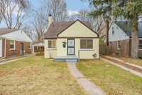 Building Photo - 3 bedroom newly renovated $1250