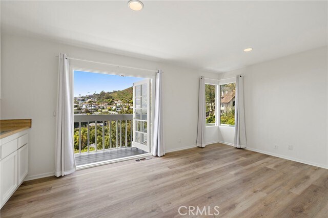 Building Photo - 665 Temple Hills Dr