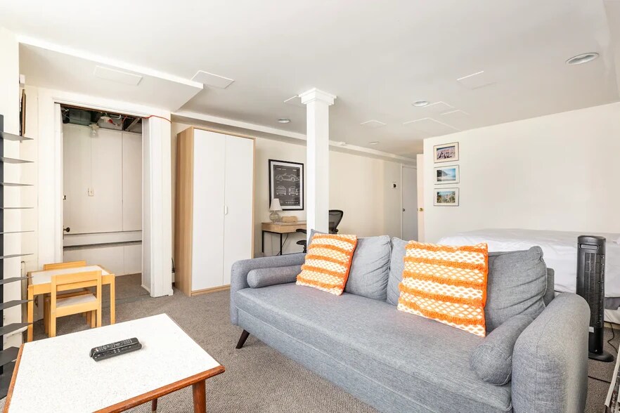 Living Area - 540 S Taylor Ave