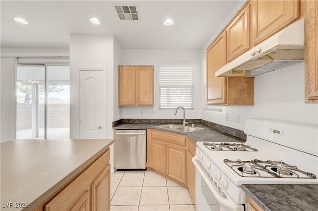 Building Photo - 9260 Pembrook Falls Ave