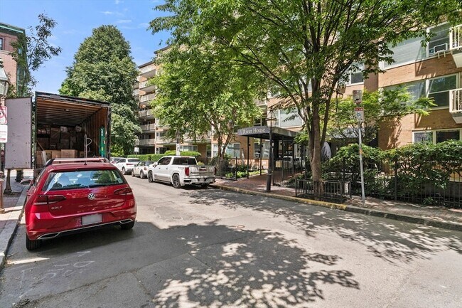 Building Photo - 145 Pinckney St