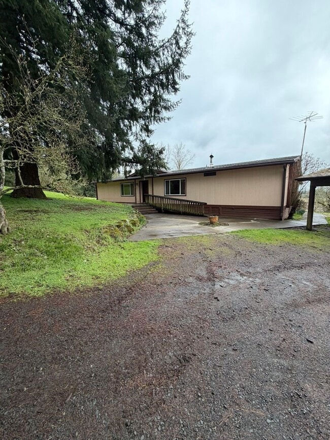 Building Photo - 3 Bedroom with a View!