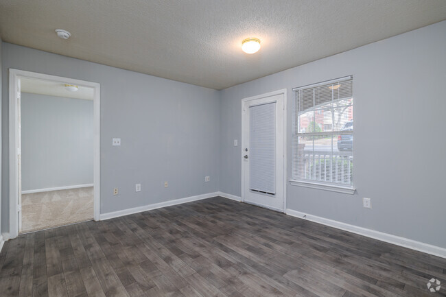 2BR, 2BA - 861SF - Living Room - Towne Square Apartments