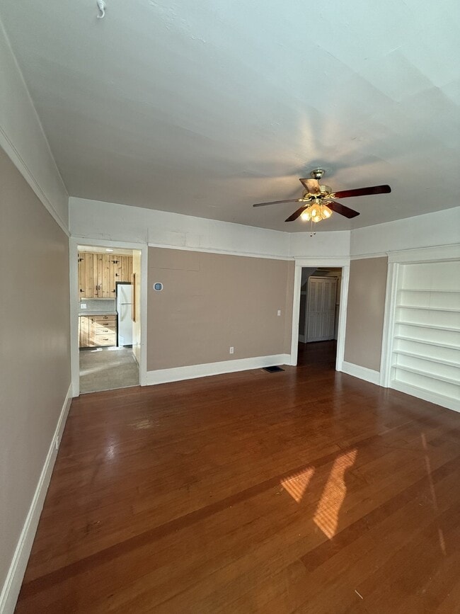 Building Photo - Discover Urban Living at Its Best: Spacious 2-Bedroom Retreat in the Heart of Portland!