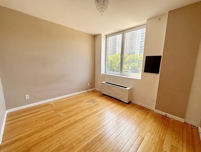 Building Photo - 2805 Ocean Pkwy