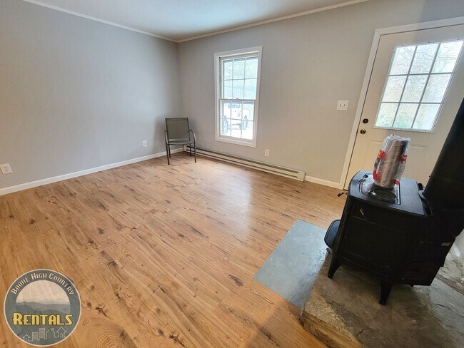 Building Photo - 2 Bedroom Home in Boone