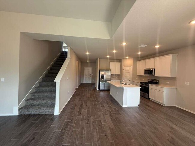 Building Photo - 4521 Bridal Veil Dr