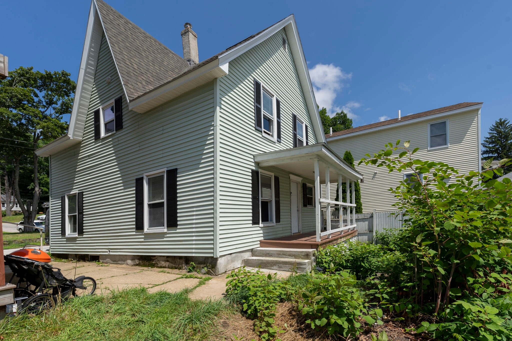 Building Photo - 571 Amherst St