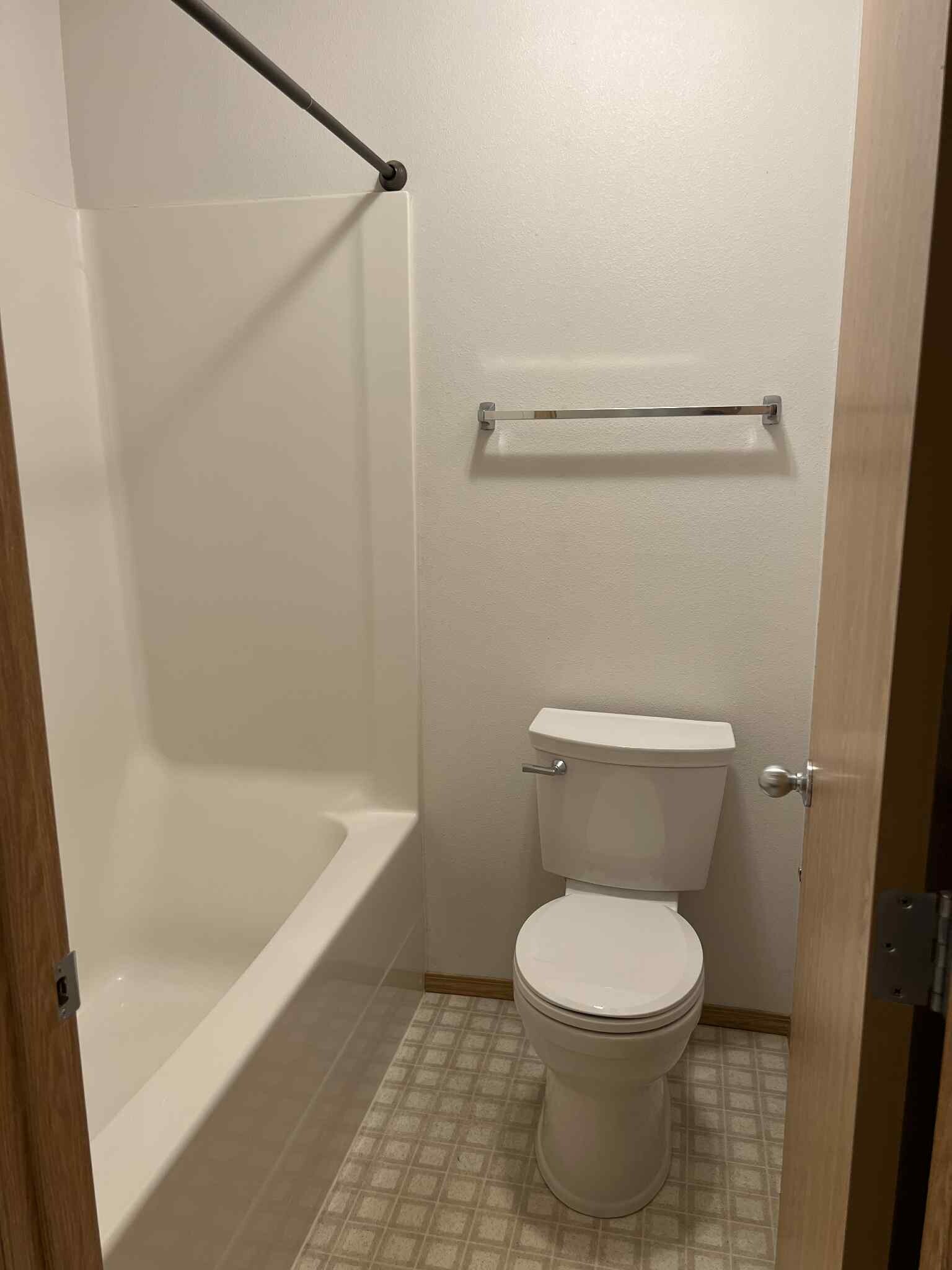 2nd full bathroom with new toilet - 6512 Newaukum Pl NE