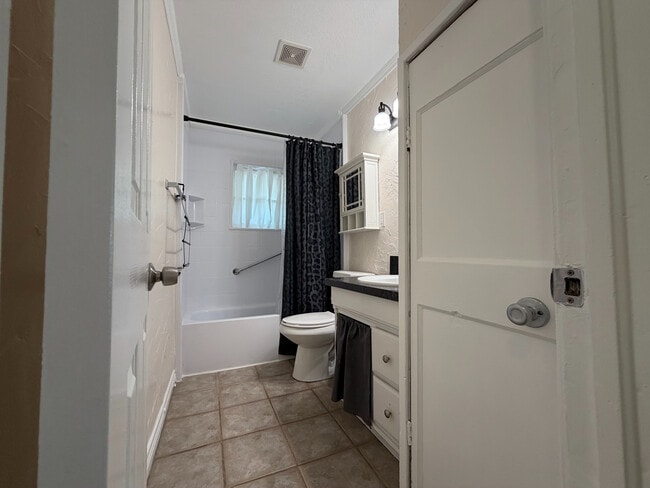 Building Photo - Room in Single Family Home on Hayes Ct