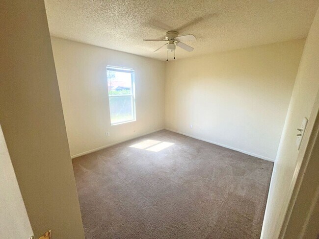 Building Photo - AVAILABLE NOW!