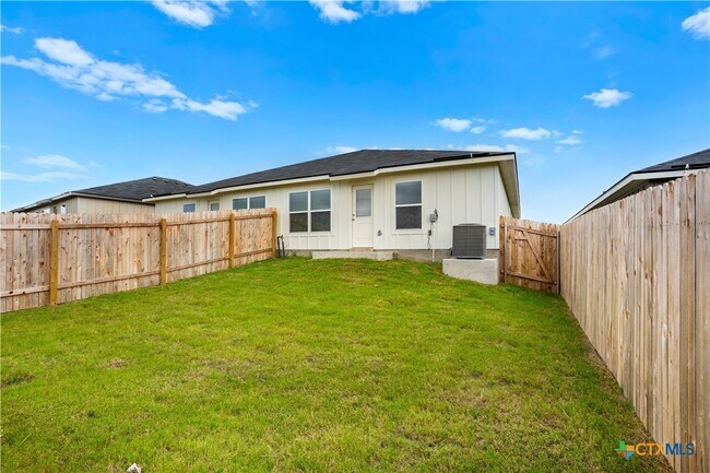 Building Photo - 1214 Concord Dr
