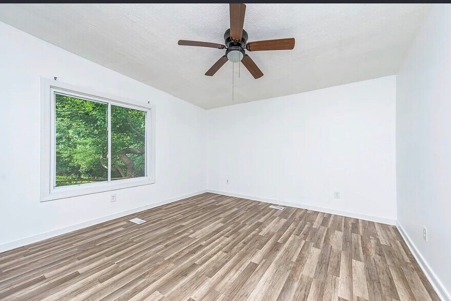 Building Photo - 1208 Louis Ln