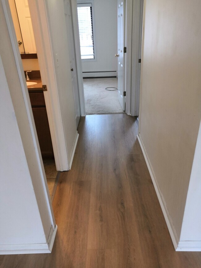 Building Photo - 249 W Ct of Shorewood